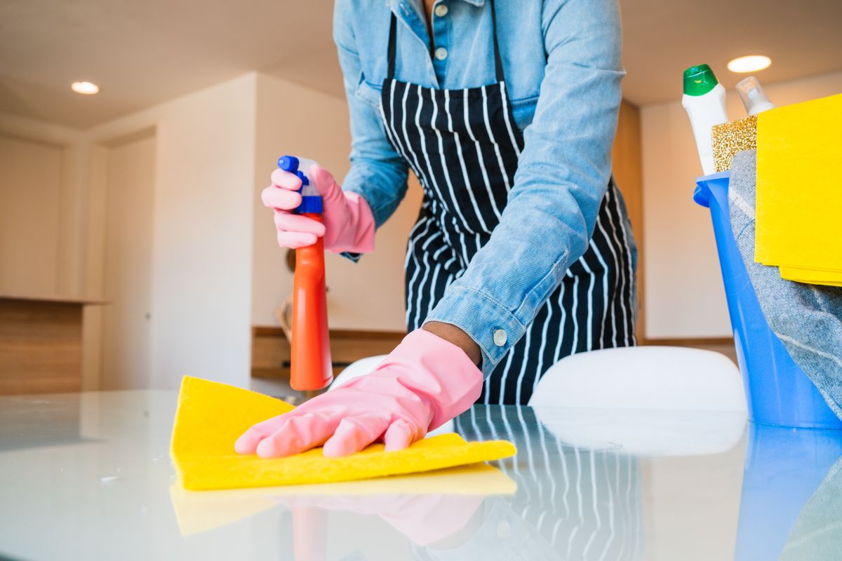 Pięć najlepszych naturalnych produktów czyszczących, których potrzebujesz w swoim domu
